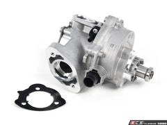 BMW Late N54 vacuum pump with auxiliary connection 11667611115